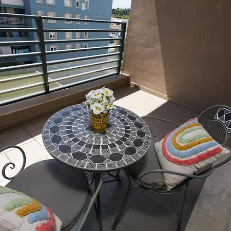 Apartment Family With Private Garage *