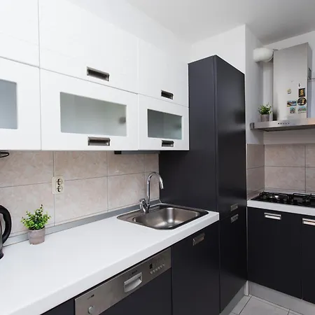 Family With Private Garage * Split