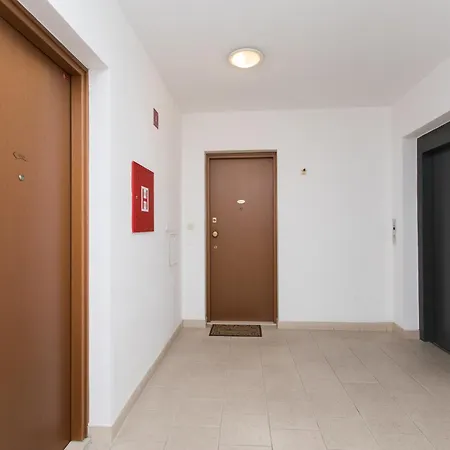 Apartment Family With Private Garage