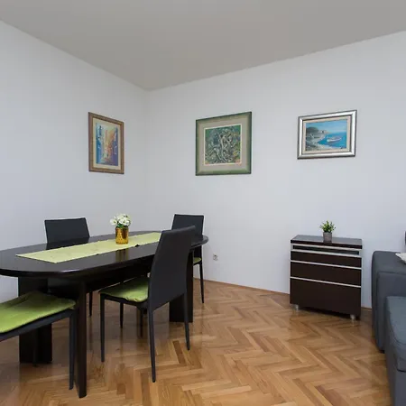 Family With Private Garage * Split