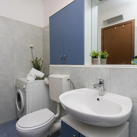 Family With Private Garage Appartement Split